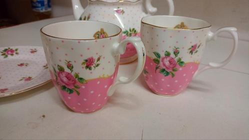 Royal Albert cheeky pink, Huis en Inrichting, Keuken | Servies, Zo goed als nieuw, Kop(pen) en/of Schotel(s), Overige stijlen