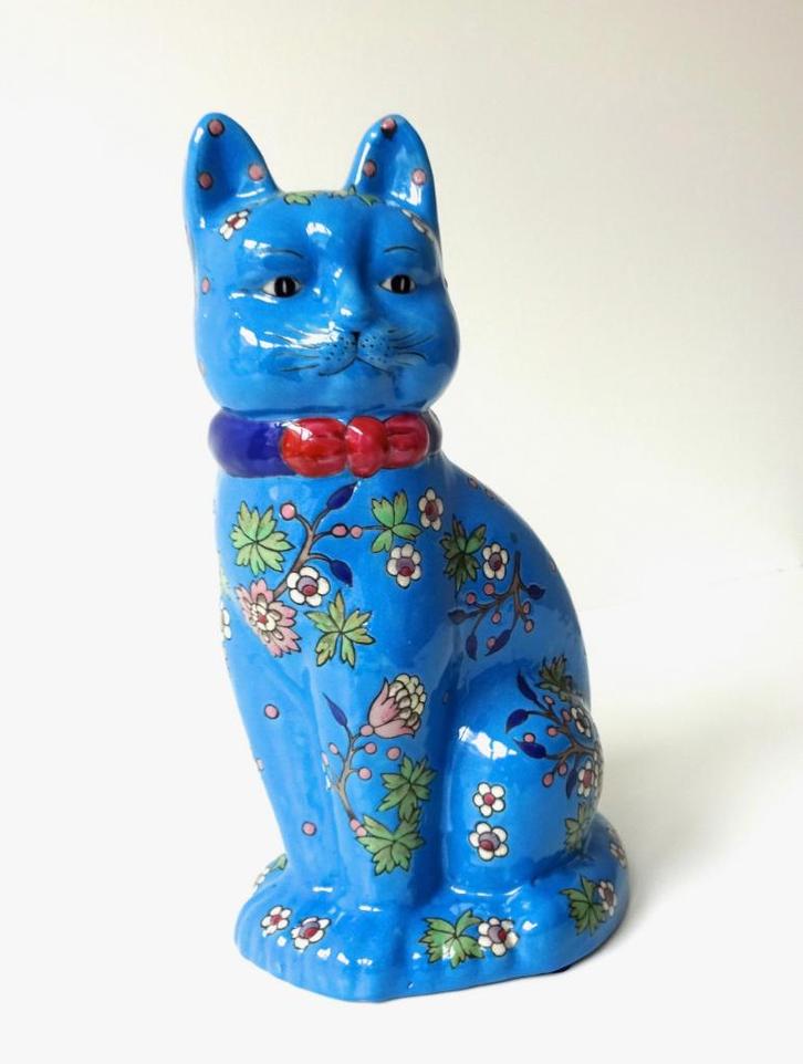 Porselein beeld van zittende blauwe kat stijl Longwy 3953-k, Antiek en Kunst, Antiek | Keramiek en Aardewerk, Ophalen of Verzenden