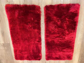 2 prachtige rode tapijten 60x120 cm € 9,95 voor beiden beschikbaar voor biedingen
