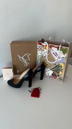 Christian Louboutin, Kleding | Dames, Schoenen, Pumps, Zwart, Ophalen of Verzenden, Zo goed als nieuw