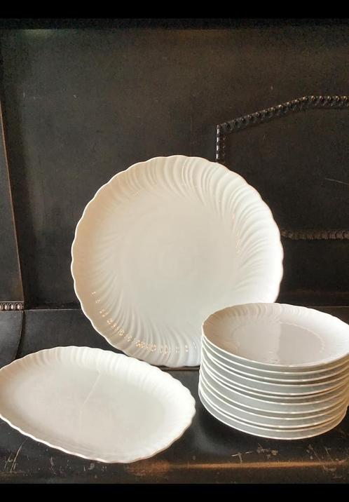 Gebakstel, 12 bordjes + taartschaal + hapjesschaak porselein, Huis en Inrichting, Keuken | Servies, Schaal of Schalen, Overige stijlen