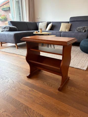 Houten lectuurbak / bijzettafeltje – klassiek model beschikbaar voor biedingen