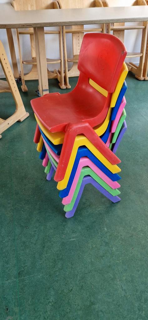 6 Kleurrijke Kinderdagverblijf Stoeltjes - Gebruikt, Huis en Inrichting, Stoelen, Gebruikt, Vijf, Zes of meer stoelen, Kunststof