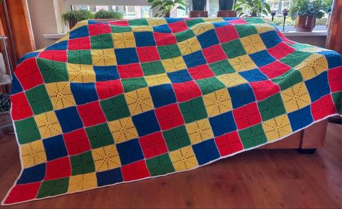 Nieuwe gehaakte sprei, deken, woondeken, plaid 2.15 x 1.50, Huis en Inrichting, Woonaccessoires | Plaids en Woondekens, Nieuw