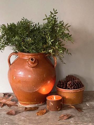 Oude Franse kruik beschikbaar voor biedingen