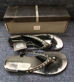 Zwarte Gioseppo teenslippers met studs maat 39, Zwart, Nieuw, Ophalen of Verzenden, Slippers