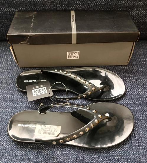 Zwarte Gioseppo teenslippers met studs maat 39, Kleding | Dames, Schoenen, Nieuw, Slippers, Zwart, Ophalen of Verzenden