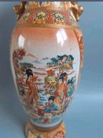 Mooie vintage Japanse vaas
24,5 x 8,5 cm
350 gram, Ophalen of Verzenden