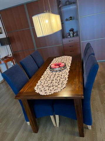 Houten Eettafel met 6 Stoelen beschikbaar voor biedingen
