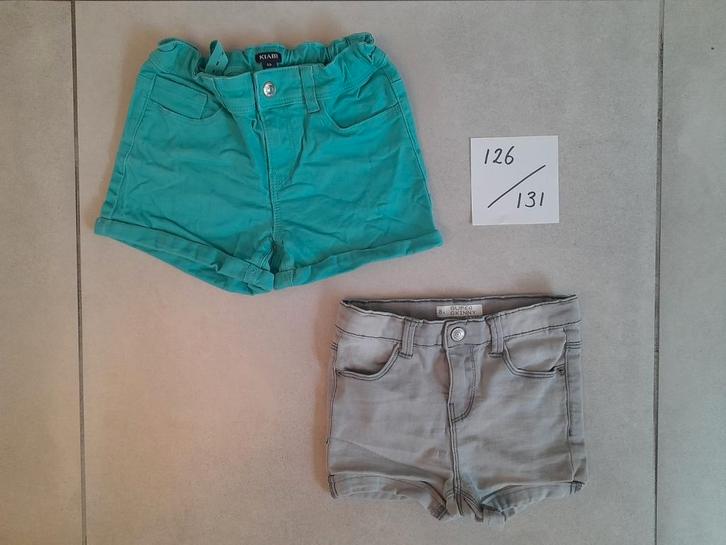 Twee korte spijkerbroekjes. Maat 126 / 131., Kinderen en Baby's, Kinderkleding | Maat 128, Gebruikt, Meisje, Broek, Ophalen of Verzenden