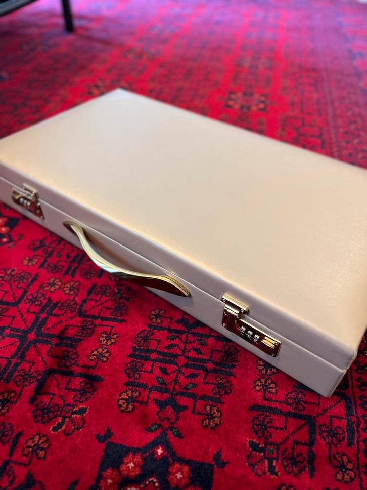 Luxe Schaak & Backgammon Bord - Uniek Cadeau, Hobby en Vrije tijd, Gezelschapsspellen | Bordspellen, Nieuw, Een of twee spelers