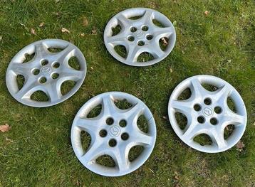4 kunststof wieldoppen van Mazda 626, beschikbaar voor biedingen