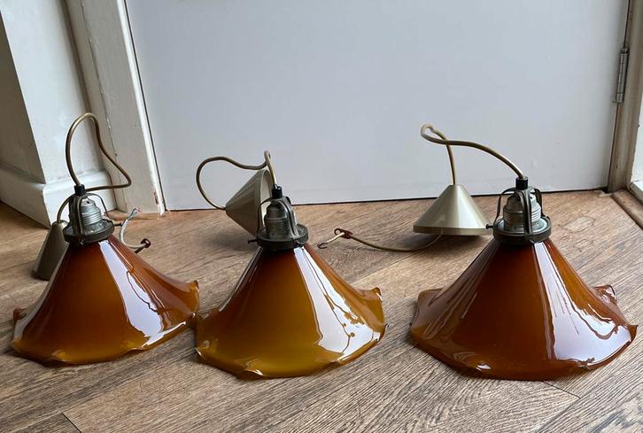 3 Bruine Glazen Hanglampen, Huis en Inrichting, Lampen | Hanglampen, Gebruikt, Minder dan 50 cm, Glas, Ophalen of Verzenden