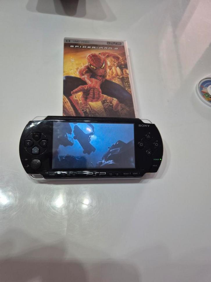 PSP 1004 Zwart met 12 Games en Accessoires - Complete Set!, Spelcomputers en Games, Spelcomputers | Sony PSP, Gebruikt, PSP 3000