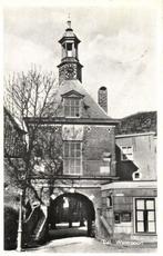 Tiel, Waterpoort - 1957 gelopen, Verzamelen, Ansichtkaarten | Nederland, Ophalen of Verzenden, 1940 tot 1960, Gelopen, Gelderland