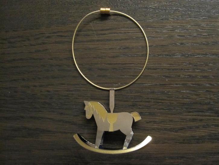 MENU Danmark Kersthanger: Hobbelpaard, magnetische sluiting., Diversen, Kerst, Zo goed als nieuw, Ophalen of Verzenden