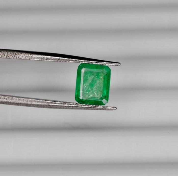 Natuurlijke smaragd 1,67 ct (IGI), emerald cut, vivid green, Sieraden, Tassen en Uiterlijk, Edelstenen, Nieuw, Ophalen of Verzenden