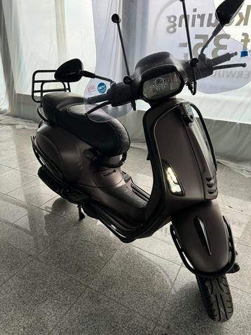 Vespa Sprint S 2017 – Custom | 12.267 km | Unieke uitvoering beschikbaar voor biedingen