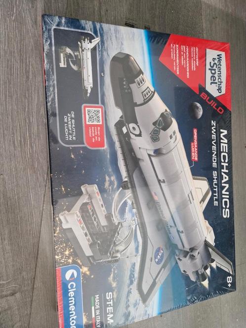 Zwevende shuttle, nog nieuw in doos., Hobby en Vrije tijd, Modelbouw | Vliegtuigen en Helikopters, Nieuw, 1:72 tot 1:144, Overige merken