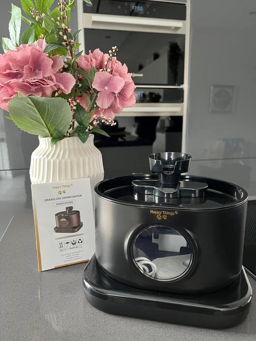 Draadloos drinkfontein Happy Things 2.8L, Dieren en Toebehoren, Kattenvoerbakken en Drinkbakken, Nieuw, Ophalen of Verzenden