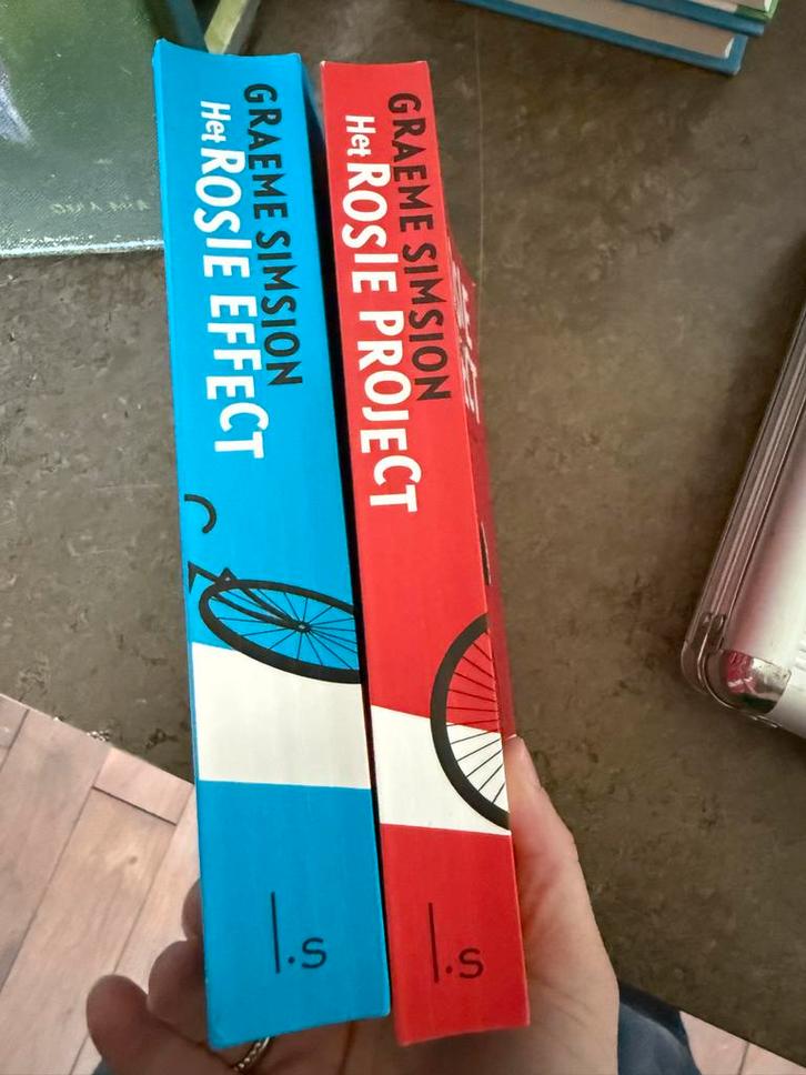 Rosie Project & Rosie Effect - Graeme Simsion, Boeken, Romans, Zo goed als nieuw, Nederland, Ophalen of Verzenden