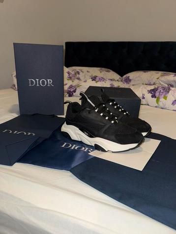 Dior B22 Black/White beschikbaar voor biedingen