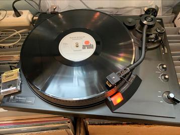 Technics SL-2000 platenspeler met nieuwe stofkap en naald beschikbaar voor biedingen