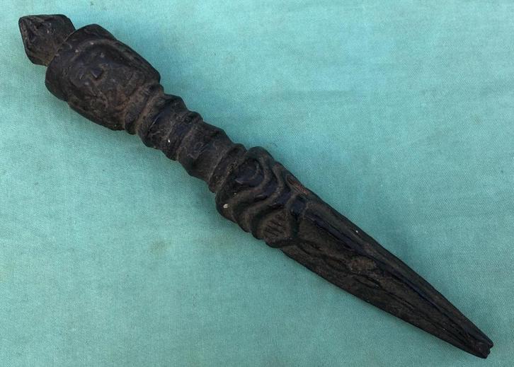 Oude houten Phurba uit Nepal of Tibet nummer 3, Antiek en Kunst, Kunst | Niet-Westerse kunst, Ophalen of Verzenden