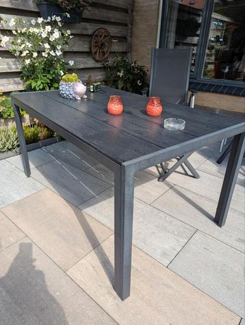 Tuintafel - nette staat - kunststof blad 1.50x90xh75 beschikbaar voor biedingen