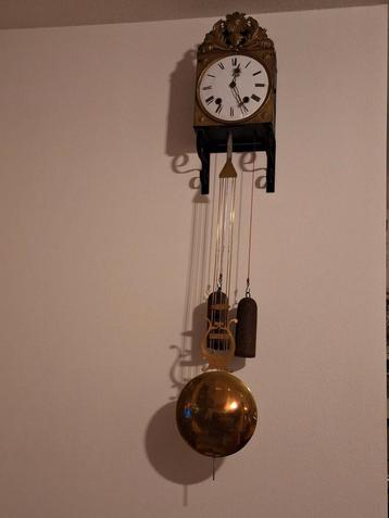 Oude Antieke Klok De Originele Slinger Is Er Ook Nog.  beschikbaar voor biedingen