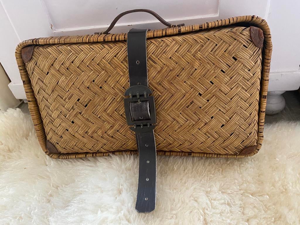 Vintage rieten reiskoffer met riem, Huis en Inrichting, Ophalen of Verzenden, Zo goed als nieuw, Rond, Riet