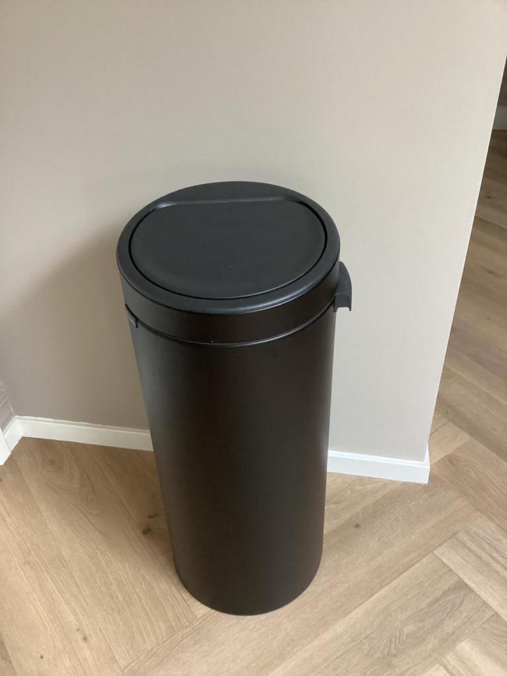 Brabantia prullenbak touch bin mat zwart 30 liter, Huis en Inrichting, Woonaccessoires | Prullenbakken, Zo goed als nieuw, Rvs