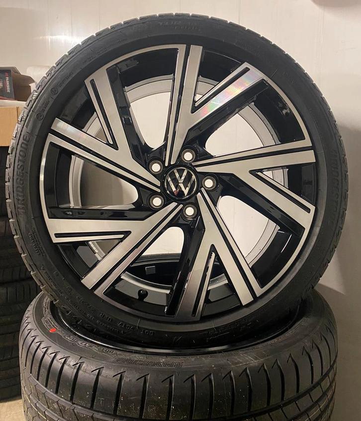 NIEUW 18” OEM Golf 8 GTI GTD GTE Bergamo Velgen Zomerbanden, Auto-onderdelen, Banden en Velgen, Banden en Velgen, Zomerbanden