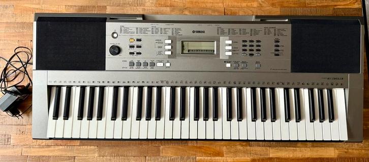 Keyboard - Yamaha PSR-E353, Muziek en Instrumenten, Keyboards, Zo goed als nieuw, 61 toetsen, Yamaha, Ophalen