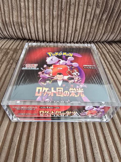 Pokemon Glory Of Team Rocket Boosterbox SEALED+ACRYL Case, Hobby en Vrije tijd, Verzamelkaartspellen | Pokémon, Nieuw, Boosterbox