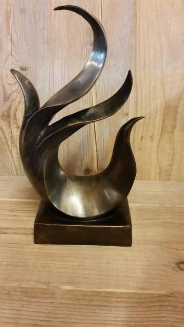 ABSTRACTE VLAM OP VOET / bronzen beeld beschikbaar voor biedingen