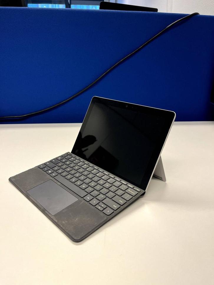 Microsoft Surface Go 4GB RAM / 64GB SSD met toetsenbord, Computers en Software, Windows Tablets, Zo goed als nieuw, Wi-Fi, 10 inch