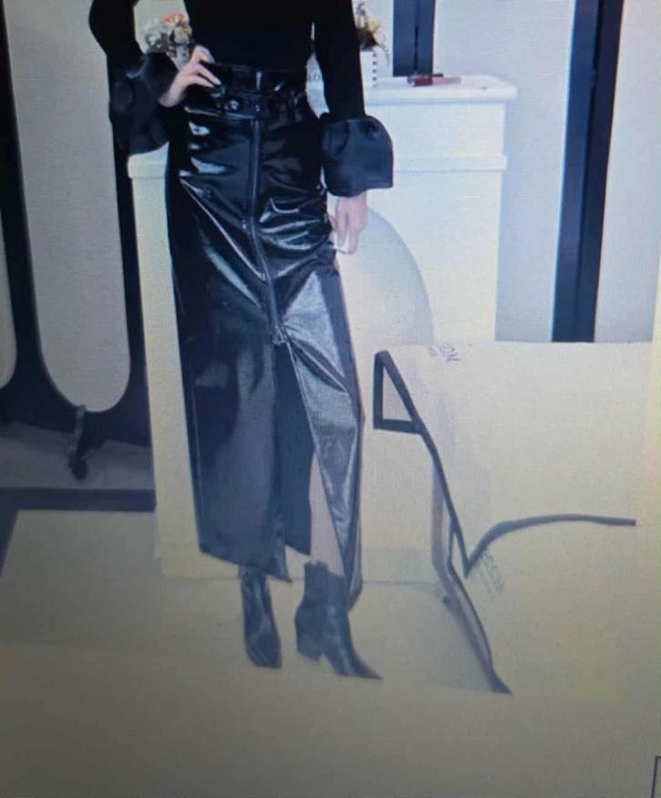 Nieuwe faux leather rok - Maat XXL, Kleding | Dames, Rokken, Nieuw, Maat 42/44 (L), Zwart, Onder de knie, Ophalen of Verzenden