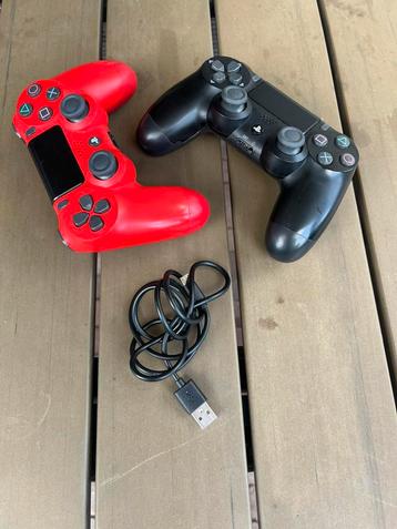 2 PS4 controllers + oplaadkabel beschikbaar voor biedingen