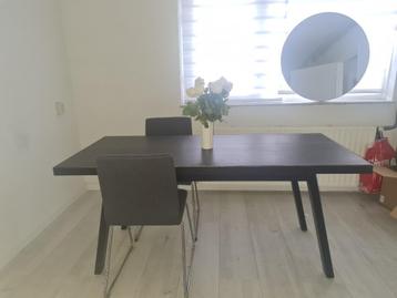 Eettafel donkerbruin/ zwart beschikbaar voor biedingen
