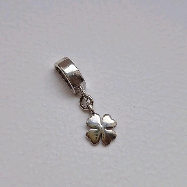 Joy de la luz hanger bedel zilver klavertje 4 kerst sieraad, Sieraden, Tassen en Uiterlijk, Bedels, Nieuw, Overige merken, Zilver