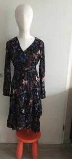 Leuke zwarte jurk met bloemen merk Yessica (maat 38), Kleding | Dames, Jurken, Yessica, Maat 38/40 (M), Onder de knie, Zo goed als nieuw