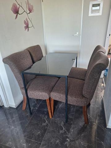 Eettafel glas klein en  4 stoelen 