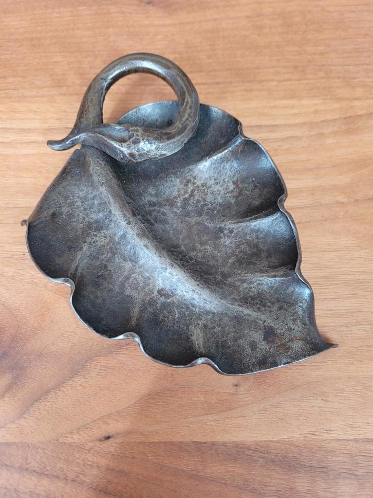 Vintage Blad Vormige Presse Papier, Huis en Inrichting, Woonaccessoires | Schalen en Manden, Gebruikt, Schaal, Overige vormen