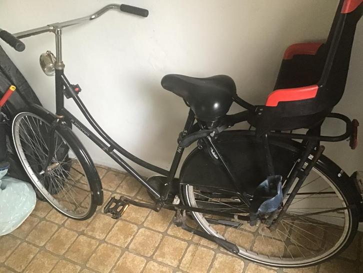 Zwarte opoefiets, Fietsen en Brommers, Fietsen | Dames | Omafietsen, Gebruikt, 56 cm of meer, Ophalen