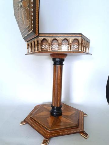 Oriëntaalse naai/speeltafel beschikbaar voor biedingen