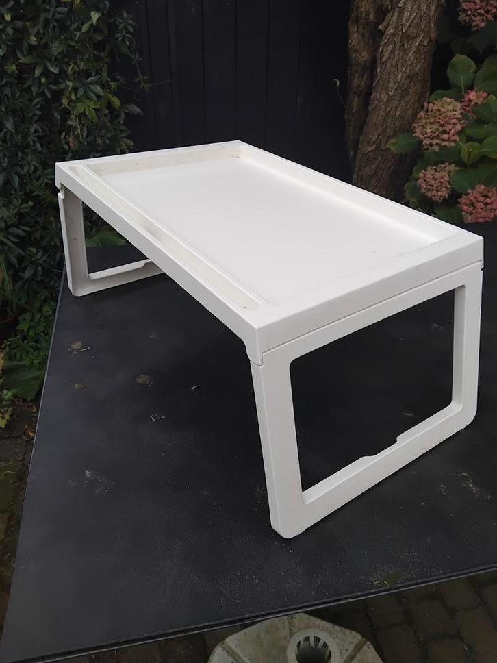 Wit tafeltje/bedtafeltje ikea, Huis en Inrichting, Tafels | Salontafels, Minder dan 50 cm, Minder dan 50 cm, Rechthoekig, Kunststof