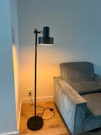 Moderne zwarte lamp, Huis en Inrichting, Lampen | Vloerlampen, Ophalen, Minder dan 100 cm, Metaal, Minimalistic