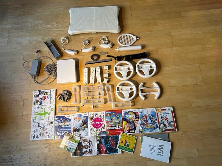 Nintendo Wii, Spelcomputers en Games, Spelcomputers | Nintendo Wii, Zo goed als nieuw, Met 3 controllers of meer, Met games, Met Balance Board
