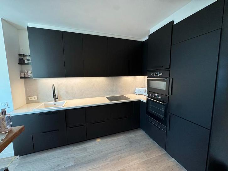 IKEA Keuken - 4 jaar oud - Zwart, Huis en Inrichting, Keuken | Complete keukens, Gebruikt, Hoekkeuken, Zwart, Ophalen of Verzenden